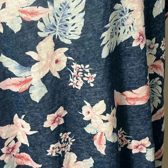 Lucky Brand Classic V Neck Floral Pattern T  Shirt - Picture 7 of 12